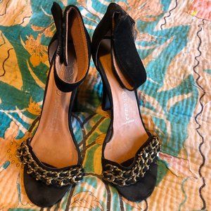 jeffrey cambell black heel with gold chain accent